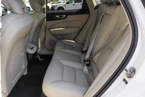 2024 Volvo XC60 B5 Core Dark Theme