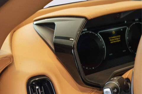 2024 Aston Martin DBX