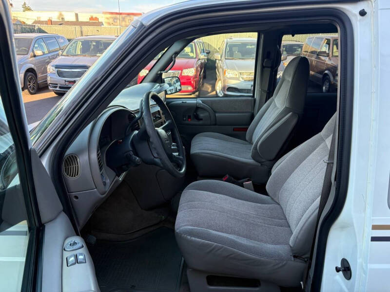 2003 GMC Safari SLT