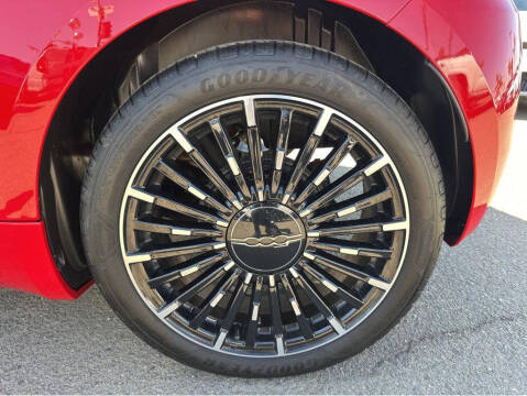 2024 FIAT 500e Inspi(RED)