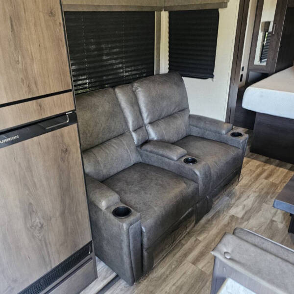 2022 Winnebago 240ML Transcend Xplore