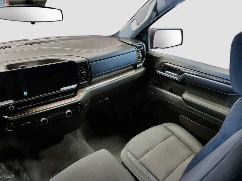 2025 GMC Sierra 1500 Elevation Standard
