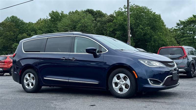 2017 Chrysler Pacifica Touring-L Plus