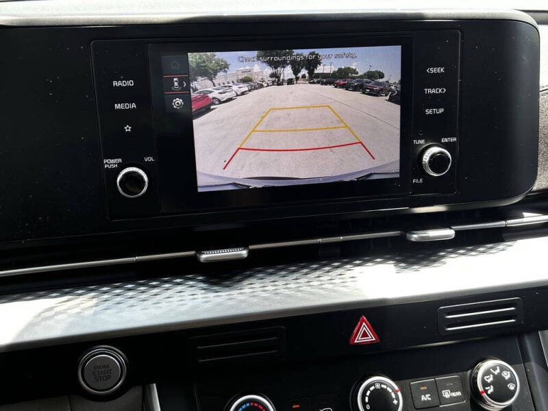 2023 Kia Carnival LX