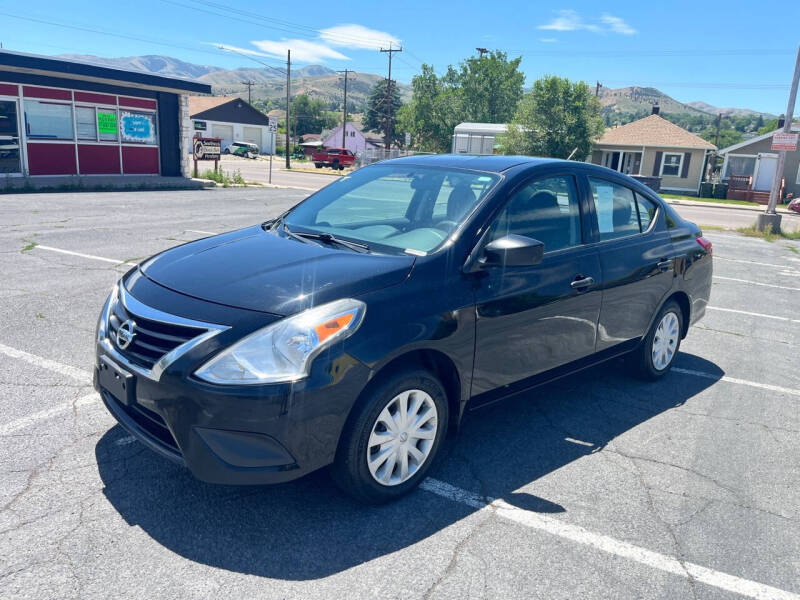 2016 Nissan Versa Sedan S photo 2