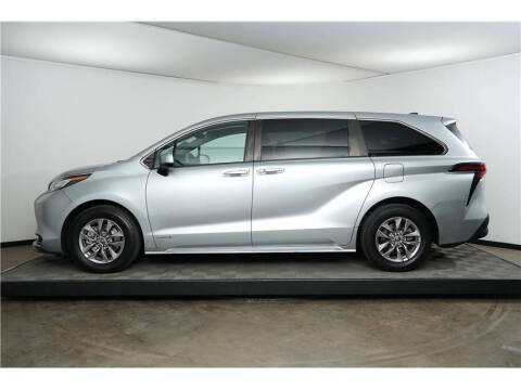 2021 Toyota Sienna LE 8-Passenger