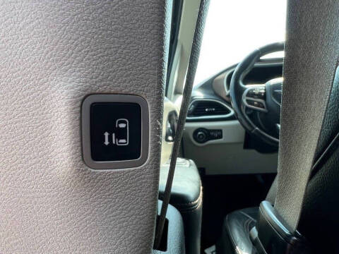 2017 Chrysler Pacifica Touring-L