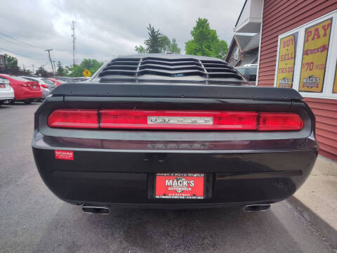 2011 Dodge Challenger SE