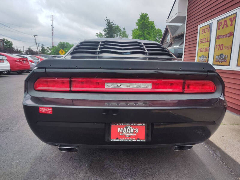 2011 Dodge Challenger SE
