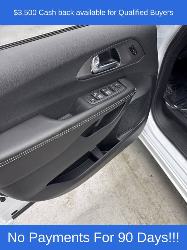 2026 Chrysler Pacifica Select