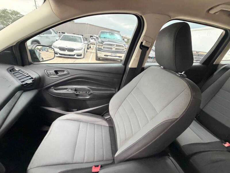 2019 Ford Escape S