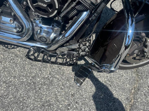 2011 Harley-Davidson FLHX -