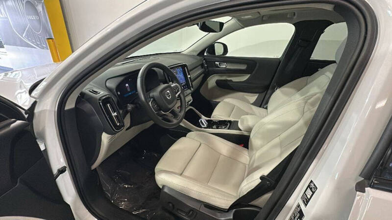 2026 Volvo XC40 B5 Plus