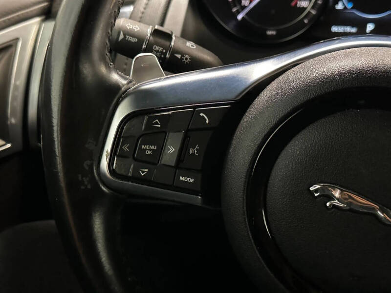 2019 Jaguar F-TYPE P300