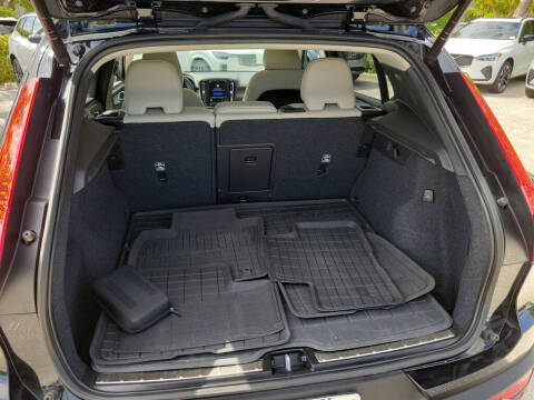 2023 Volvo XC40 B5 Plus Bright Theme