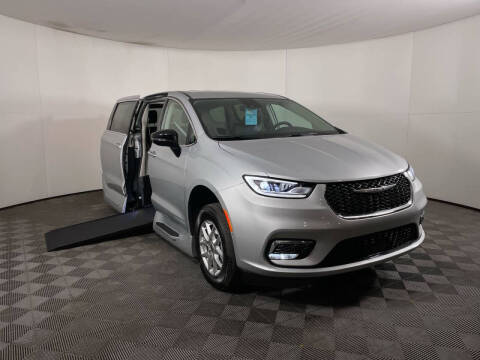 2024 Chrysler Pacifica for sale at AMS Vans in Tucker GA