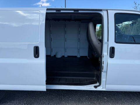2023 GMC Savana 2500