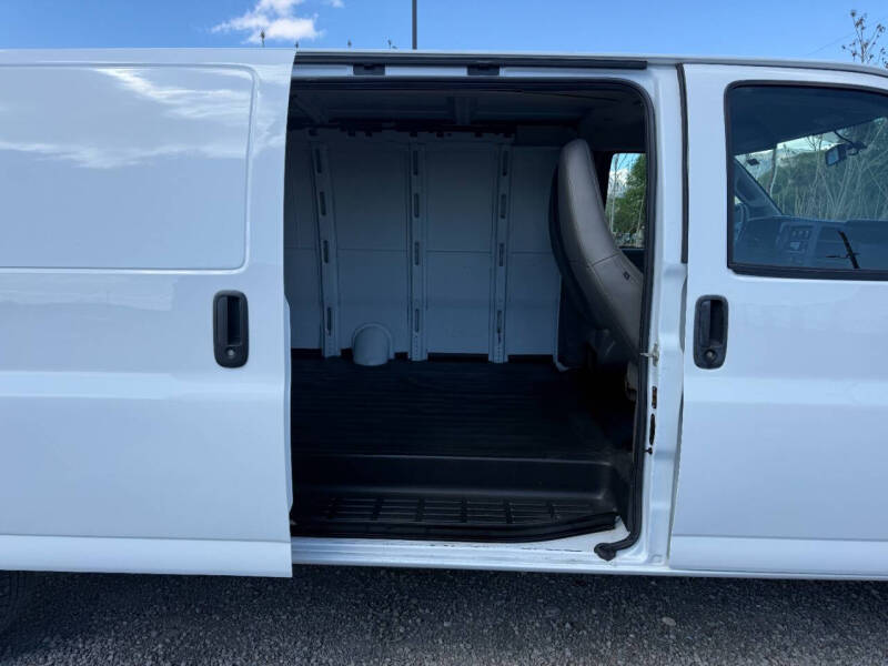 2023 GMC Savana 2500