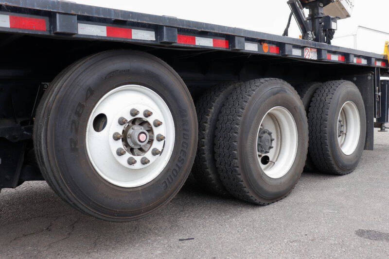 2020 Peterbilt 348