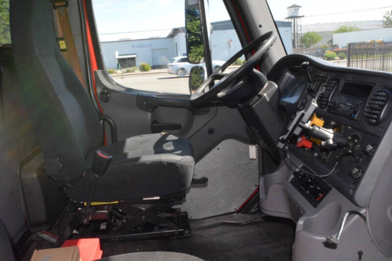2012 Freightliner M2 106