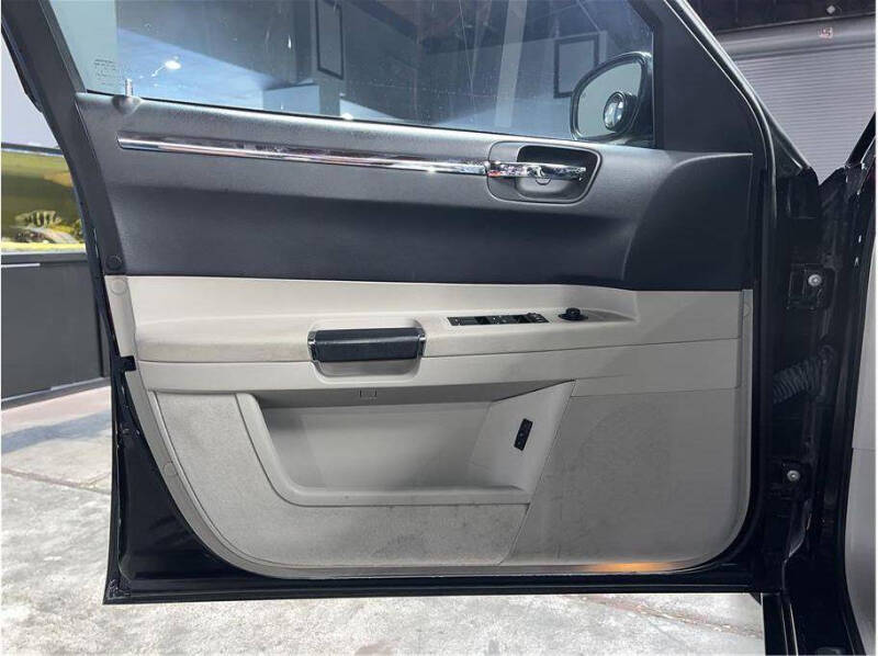 2007 Chrysler 300 SRT-8