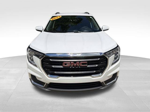 White 2023 GMC Terrain SLE AWD SLE 4dr SUV 2
