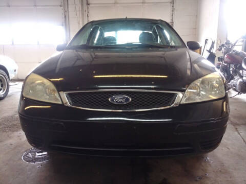 2007 Ford Focus for sale at STEVE GRAYSON MOTORS in Youngstown OH