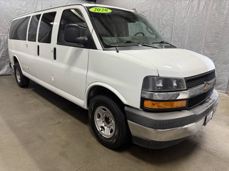 2020 Chevrolet Express Passenger LT's photo