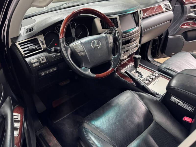 2014 Lexus LX 570