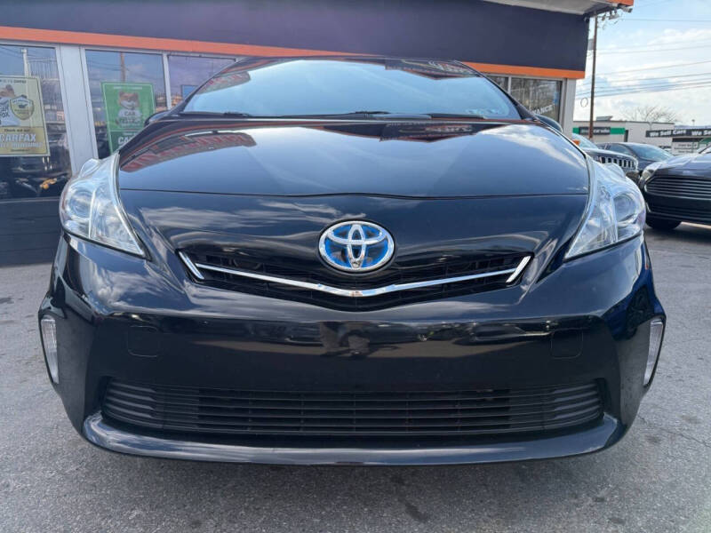 2012 Toyota Prius v Five