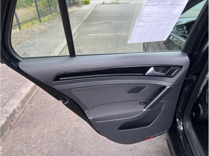 2017 Volkswagen Golf GTI S