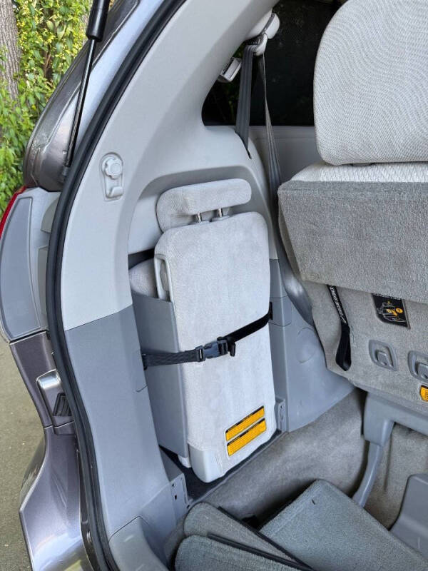 2013 Toyota Sienna LE 8-Passenger