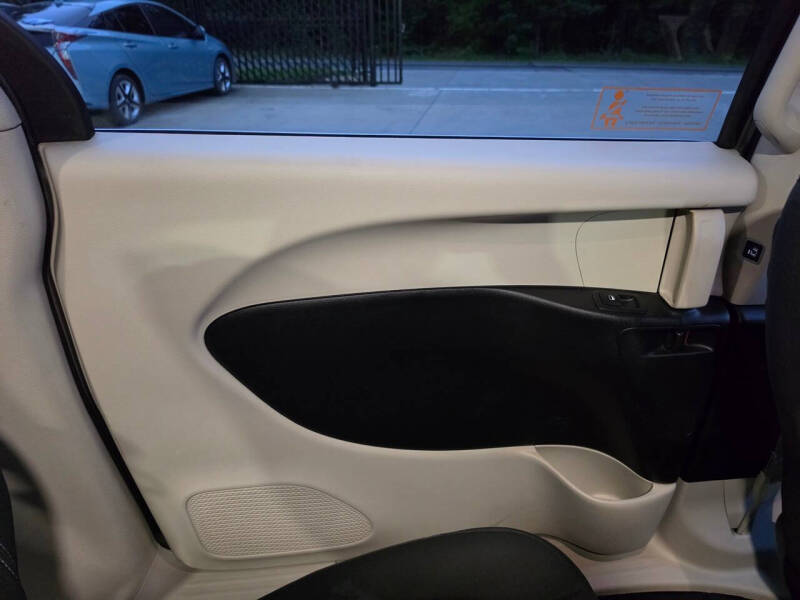 2021 Chrysler Voyager LX