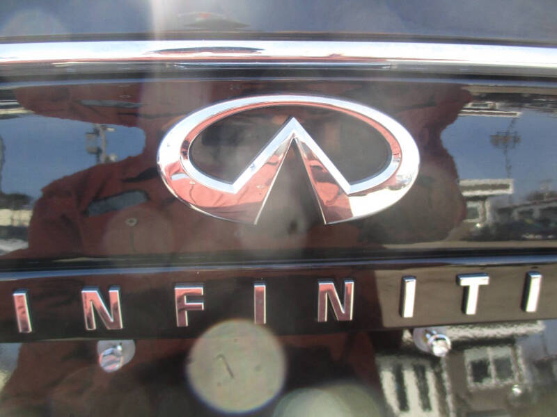 2018 Infiniti QX30 Essential