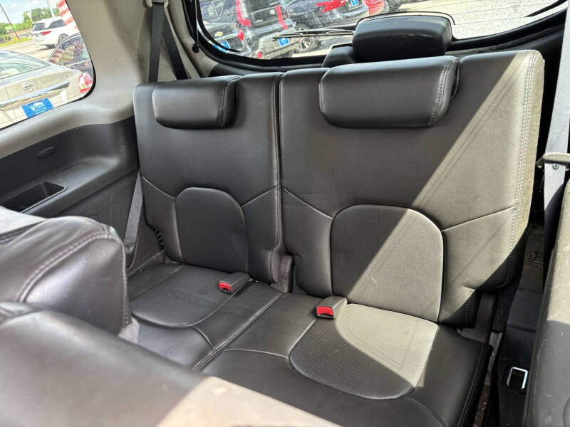2011 Nissan Pathfinder LE