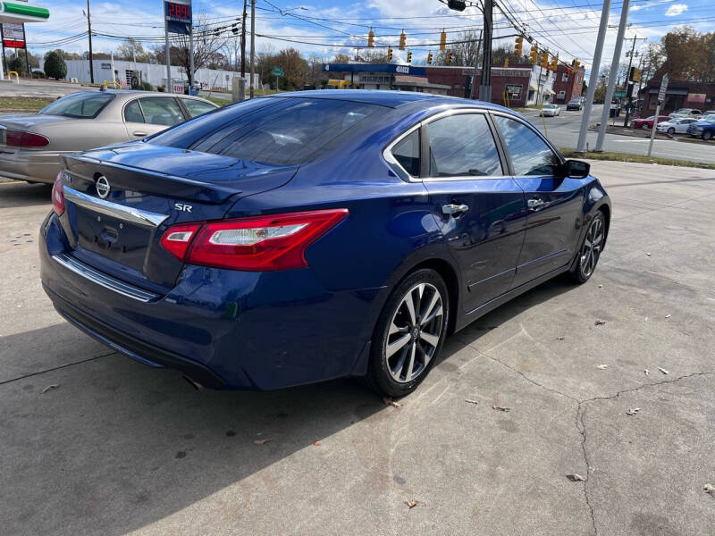 2016 Nissan Altima SR photo 6