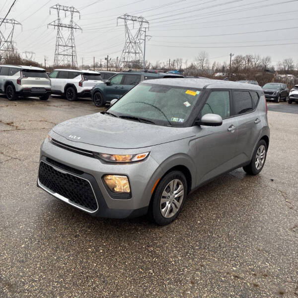 2022 Kia Soul LX's photo
