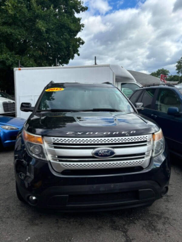 Ford Explorer's photo