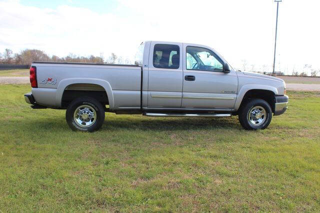 2004 Chevrolet Silverado 2500HD LS photo 14