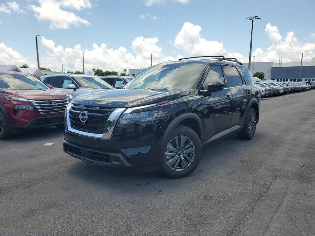 2025 Nissan Pathfinder SV