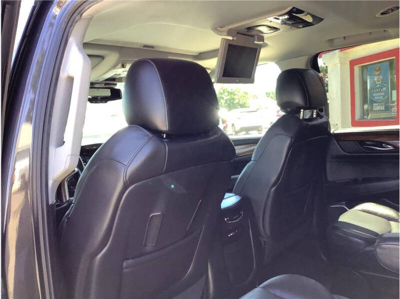 2016 Cadillac Escalade Luxury Collection