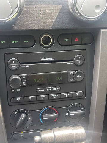 2006 Ford Mustang V6 Standard