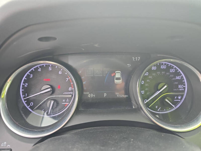 2020 Toyota Camry SE's photo