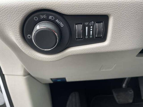 2024 Chrysler Voyager LX