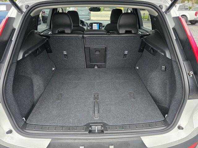 2024 Volvo XC40 B5 Plus Dark Theme