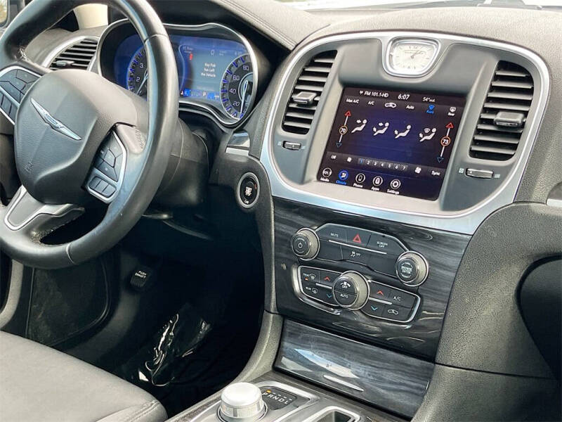 2021 Chrysler 300 Touring