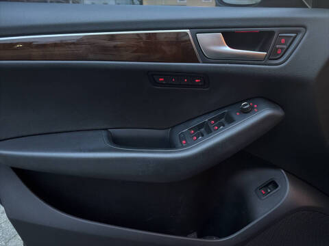 2011 Audi Q5 2.0T quattro Premium Plus