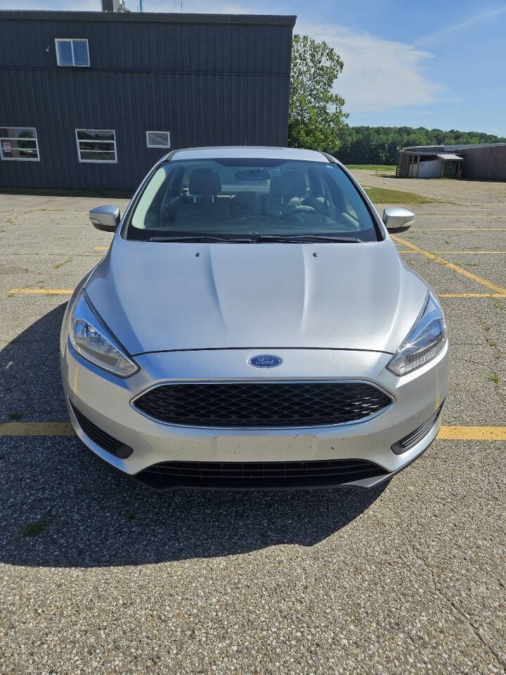 Silver 2015 Ford Focus SE SE 4dr Sedan 2
