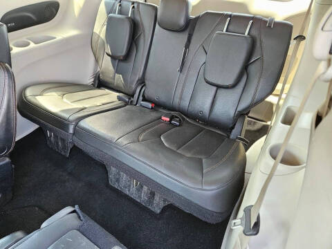 2017 Chrysler Pacifica Touring-L Plus