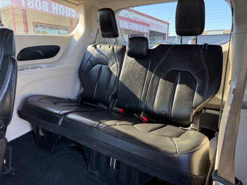 2017 Chrysler Pacifica Touring-L